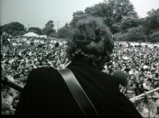 Bob Dylan goes electric