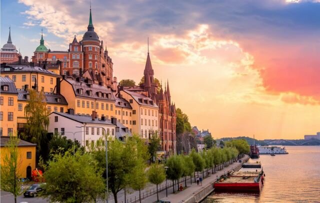 Austria, Finland and Sweden join the EU