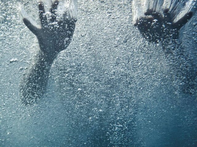 Ángel, el protagonista de nuestra historia, confiesa que su hermano está muerto.