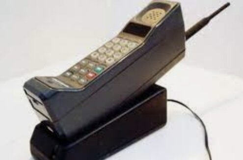 PRIMER TELÉFONO DE MANO