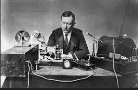 PRIMERA TRANSMISIÓN DE RADIOTELEFONÍA