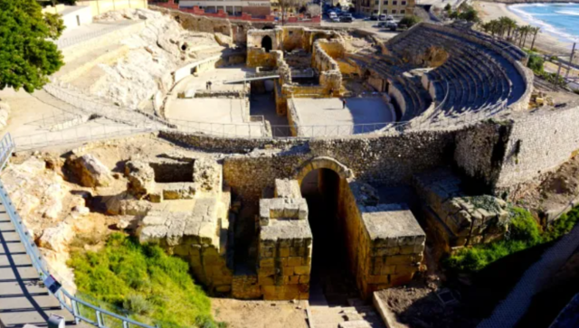 Circo romano de Tarraco (Tarragona, España). Construido a finales del siglo I d.C., siendo emperador Domiciano (último de la dinastía flavia). Tuvo una vida útil de casi 300 años, posiblemente hasta el s. V d.C.