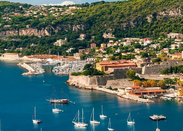 Dany est informé du transfert de son bureau à Nice