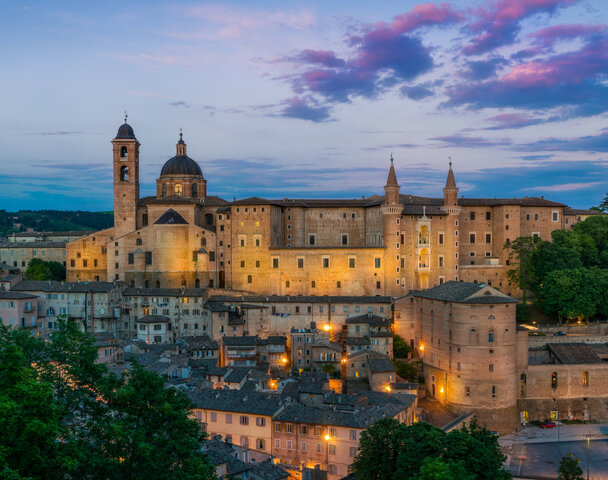 nasce a Urbino nel 1483