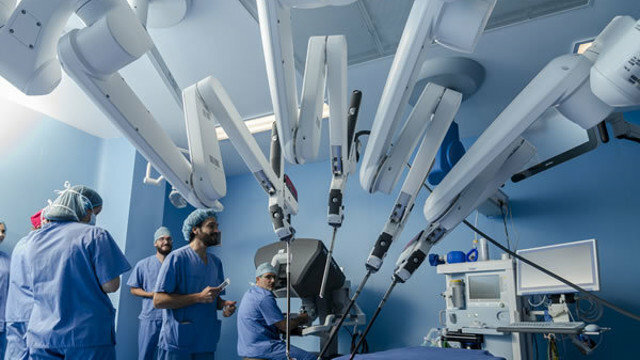 robot neuroquirúrgico