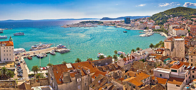 Si trasferisce a Spalato con la famiglia