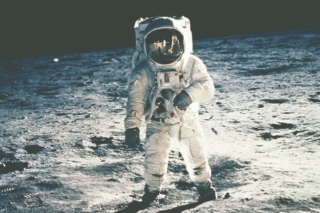 El primer home en la lluna