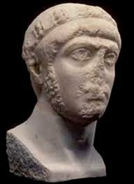 Graciano renuncia al título pagano de Pontifex maximus (379)