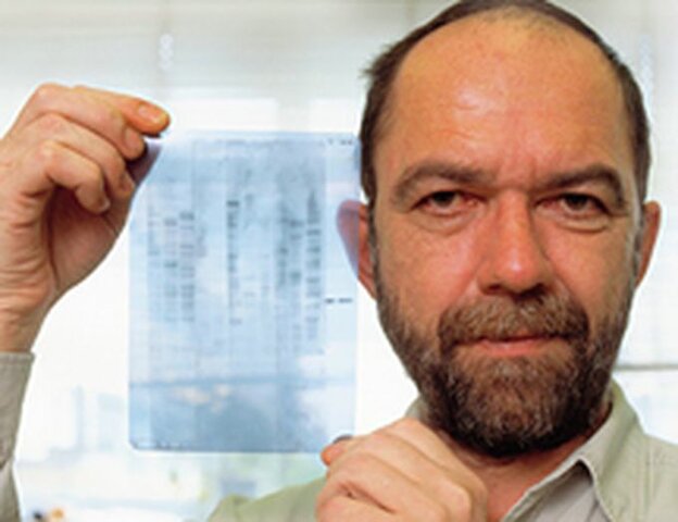 Alec Jeffreys descubre  la prueba de ADN