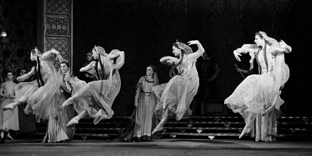 die Schaffung einer sozialistischen Theaterkunst