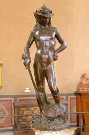Donatello esculpeix el David