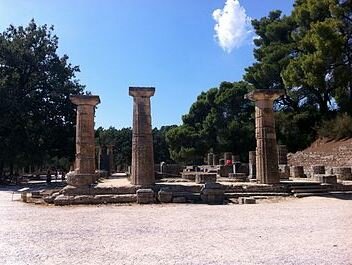 GRECIA. Templo de Hera en Olimpia. Restos del templo.