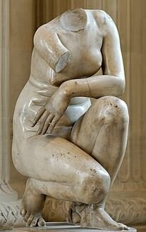 GRECIA. Venus agachada de la colección Borghese, actualmente en el Louvre