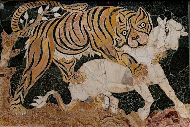 Mosaico de Tigre atacando a un ternero