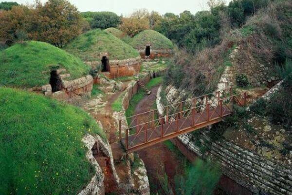 CIUDADES FUNERARIAS ETRUSCAS (Entre el siglo VII y VI a.c)