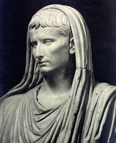 Augusto Togado de Vía Labicana