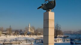 Timeline: Памятник первопроходцам — металлическая ладья