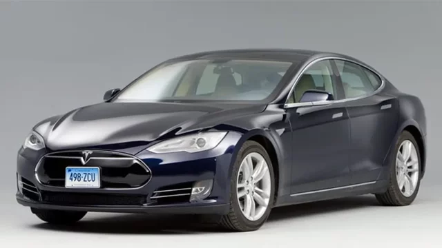 Tesla releases 'autopilot'