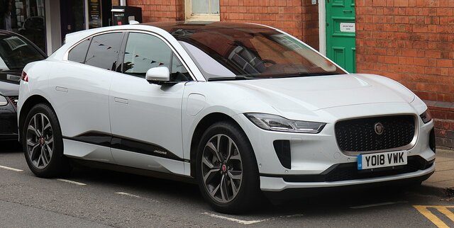 Первый в истории компании электромобиль Jaguar I-Pace