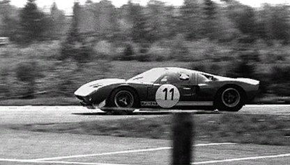 Спортивный автомобиль