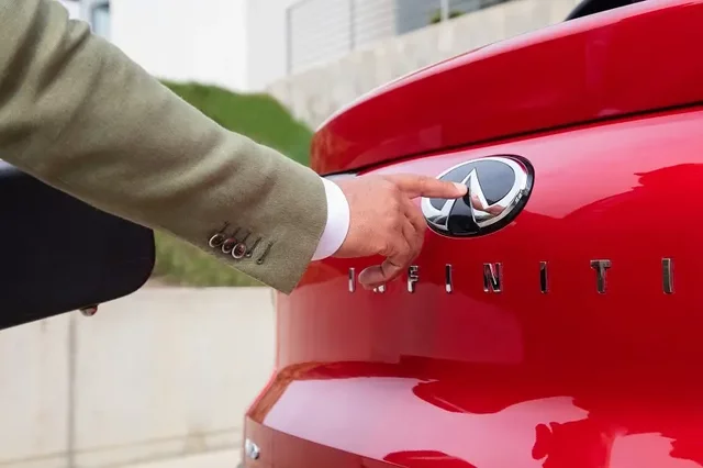 Фирменная эмблема