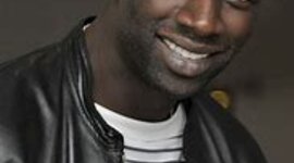 Timeline: Biographie d'Omar Sy