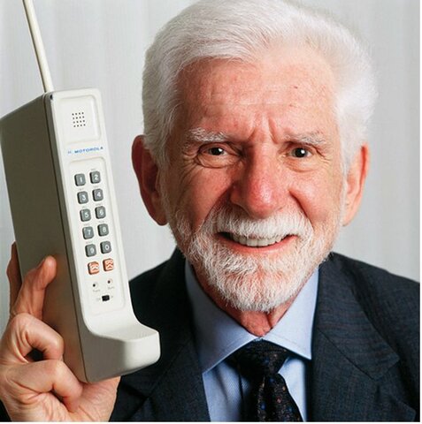 The first cell phone : the DynaTAC 8000x