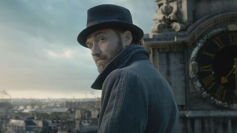 Albus Dumbledore se gradúa con honores de Hogwarts