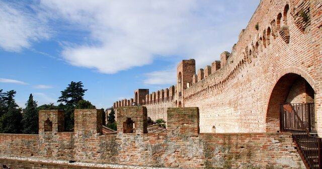 Castelli cittadini e cittadelle urbane