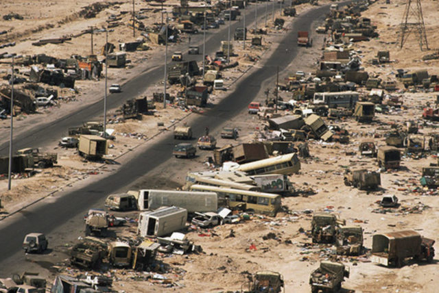 Iraq withdraws from Kuwait