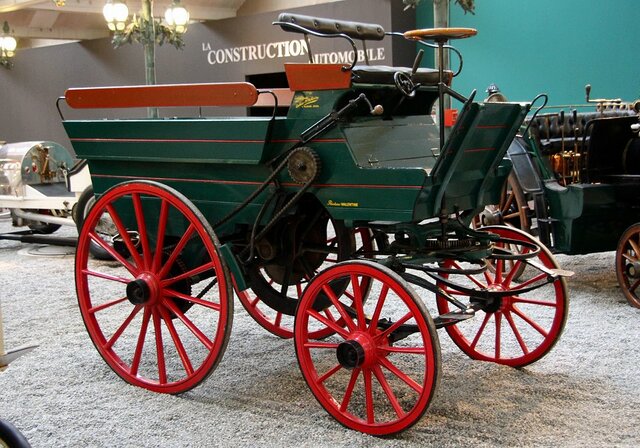 1er véhicule à moteur