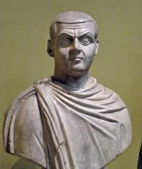 Massimiliano Daia, altro imperatore della tetrarchia, cerca di riavviare le persecuzioni contro i cristiani senza però alcun successo