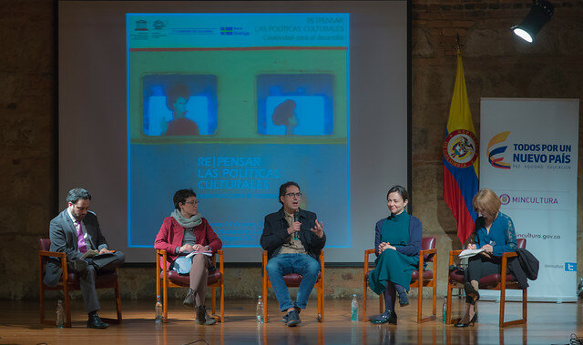 2005 Colombia adhiere a la Convención sobre la Protección y la Promoción de la Diversidad de las Expresiones Culturales de la UNESCO