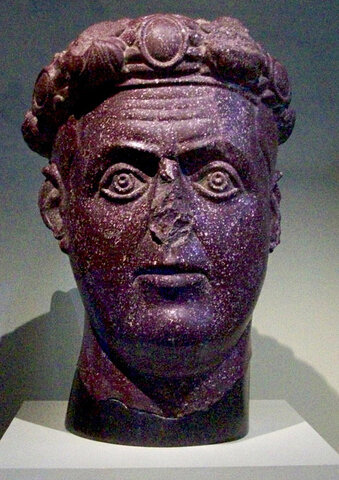 Galerio mette una parziale fine alle prime persecuzioni tramite un editto