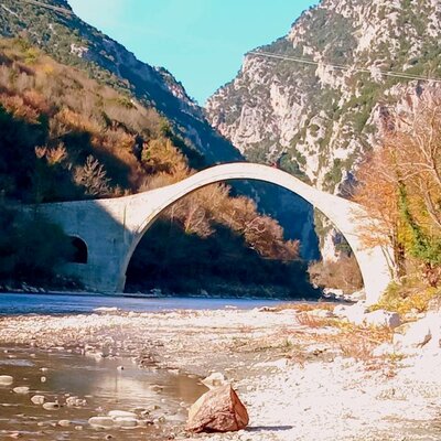 Timeline: Το γεφύρι της Πλάκας