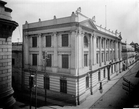 Se funda la Escuela Nacional de Jurisprudencia