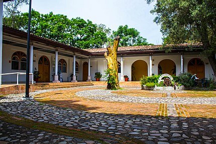 Se fundó el centro de cooperación por la educación de adultos en americana latina y el caribe (crefal)