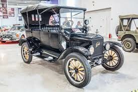 Lancement de la première automobile à essence