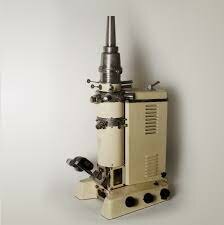 Desarrollo del Primer Microscopio Electrónico