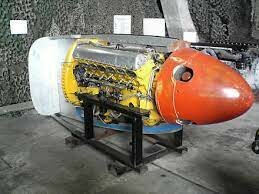 Prueba de un turbocompresor de árbol único en la Royal Aircraft Establishment, con álabes de sección aerodinámica (tipo ala de avión).