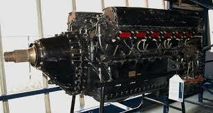 Motor Rolls-Royce Merlin 61. Primer motor de aviación con compresor centrífugo de dos etapas con intercooler y aftercooler.