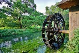 invention des moulin a l'eau avec la force de la rivière