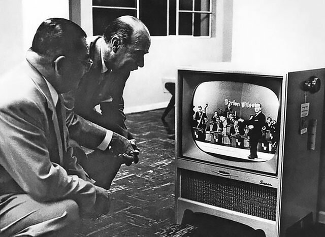 La TELEVISIÓN desarrollada por investigadores EE.UU., URSS y la gran bretaña
