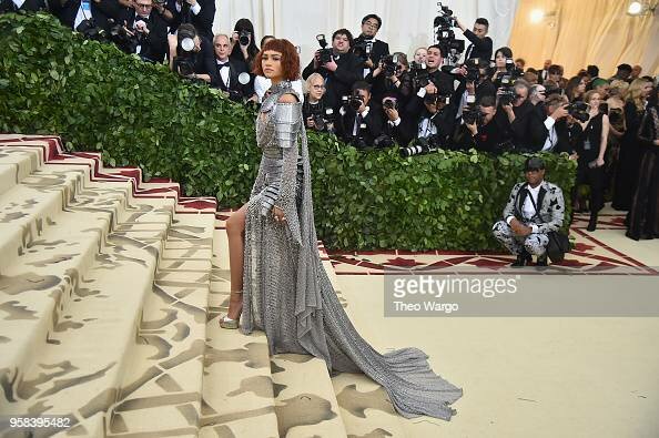 Heavenly Bodies: Fashion and the Catholic Imagination