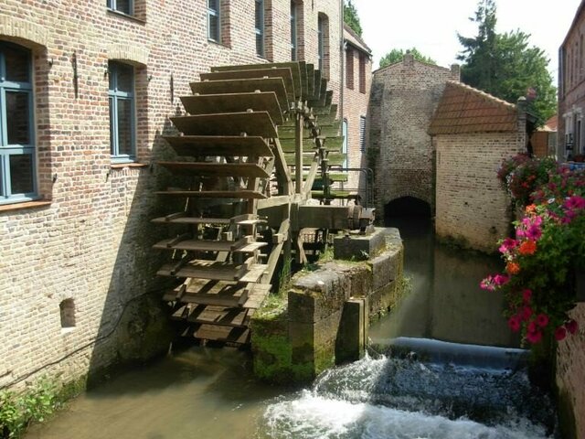 l'homme crée les moulains à eau