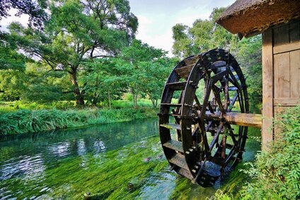 L'Homme invente les moulins à eau