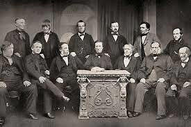 Se prohíben todas las asociaciones obreras.