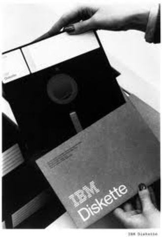 Es inventado el diskette