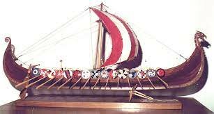 l'homme crée les premiers bateaux a voile