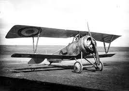 L'homme invente le premier avion à hélice